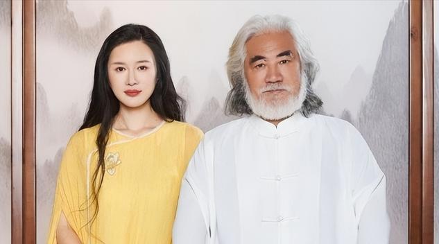 张纪中回应全网的质疑，短短一句话，便暴露了“老夫少妻”的冷酷