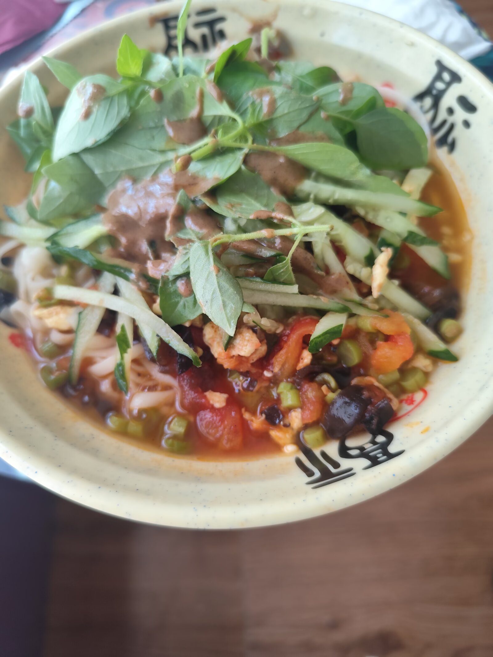 还是家乡饭最懂我的胃。河南凉面条，夏季餐桌上的日常美食。开#城事通CityScope