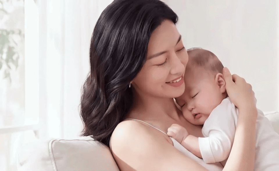 深圳数码巨头圈粉美国宝妈，销量暴涨736%，冲上品类第一瞄准中产宝妈，用消费电子的方式做母婴去年研发花了近30亿，安克不