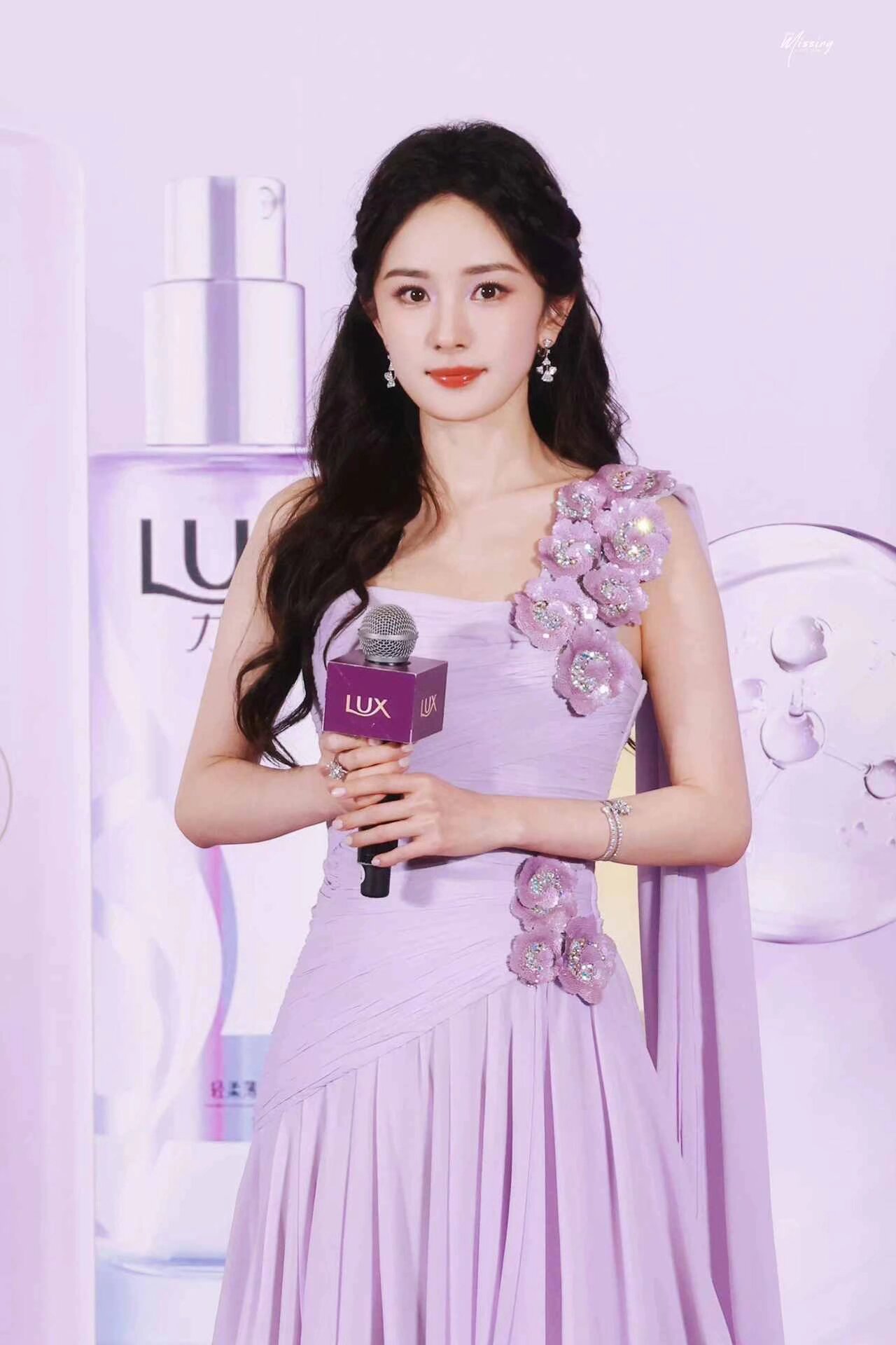 用杨幂的生图修了张证件照，她的眼睛好piu亮#城事通CityScope