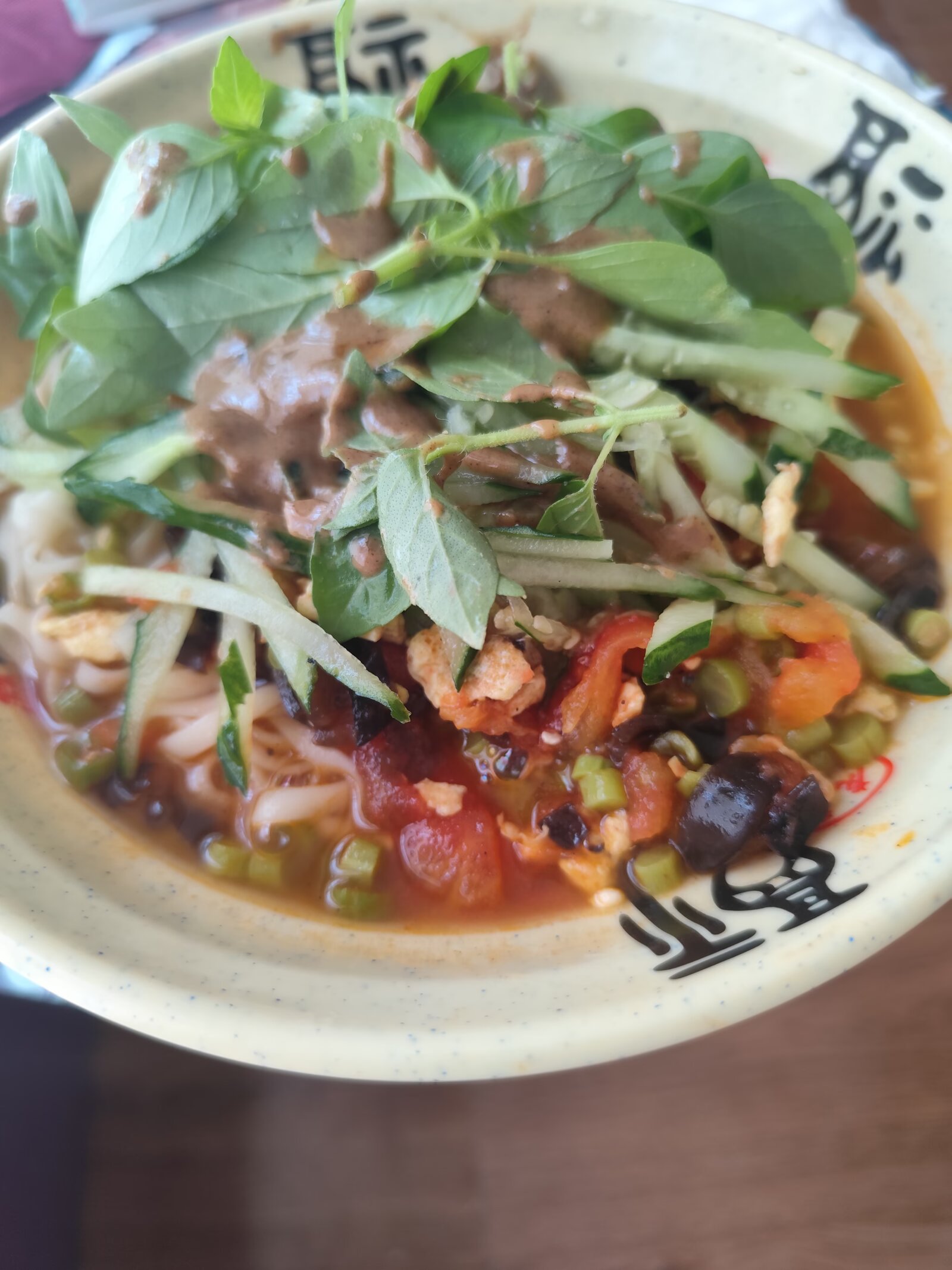 还是家乡饭最懂我的胃。河南凉面条，夏季餐桌上的日常美食。开#城事通CityScope