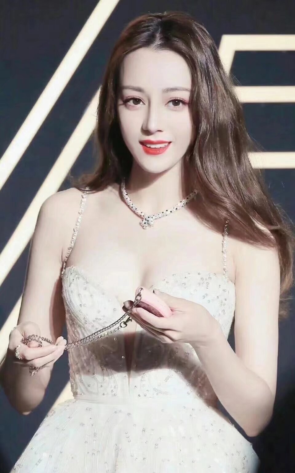 迪丽热巴｜性感女神降临#城事通CityScope