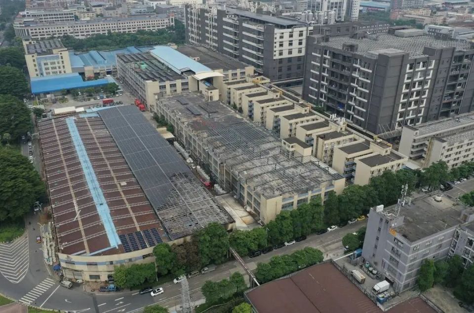 广东顺德一厂房火灾事故造成8死1伤，现场搜救已结束；知情人称过火区域疑为洗水车间，车间内日常会堆放待洗的布料以及多种化学
